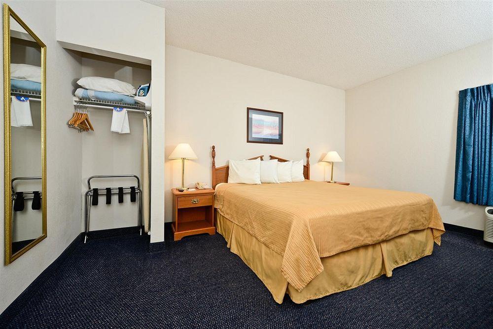 Red Roof Inn & Suites Austin East - Manor Chambre photo