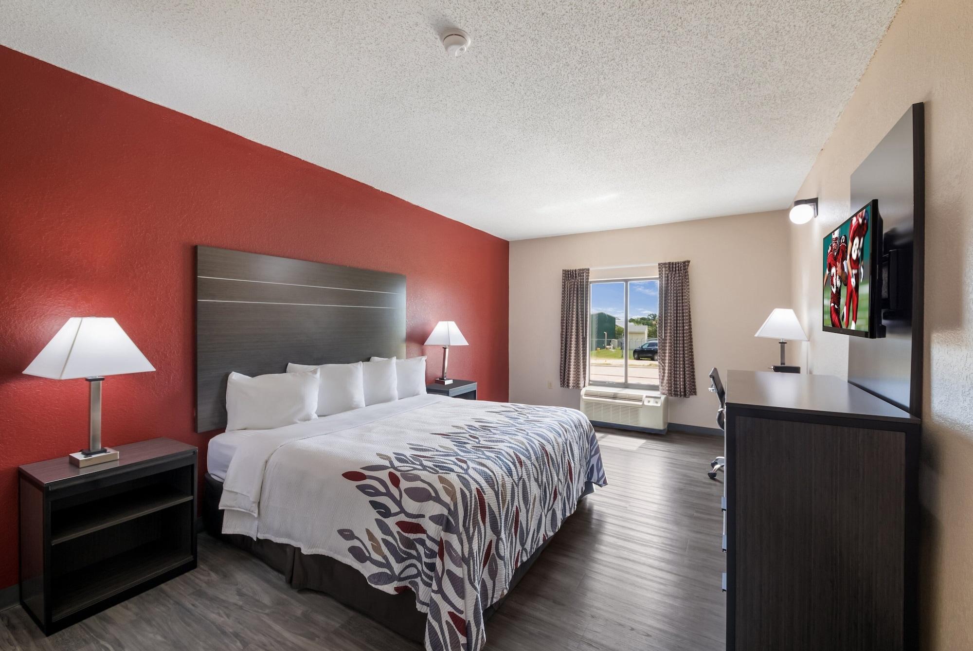Red Roof Inn & Suites Austin East - Manor Extérieur photo