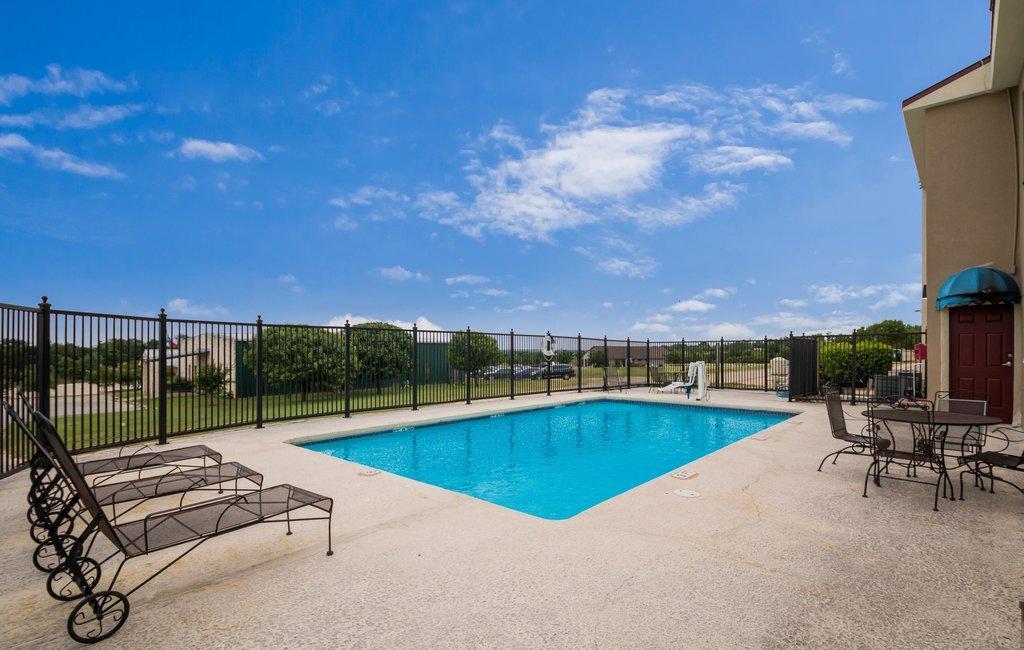 Red Roof Inn & Suites Austin East - Manor Extérieur photo