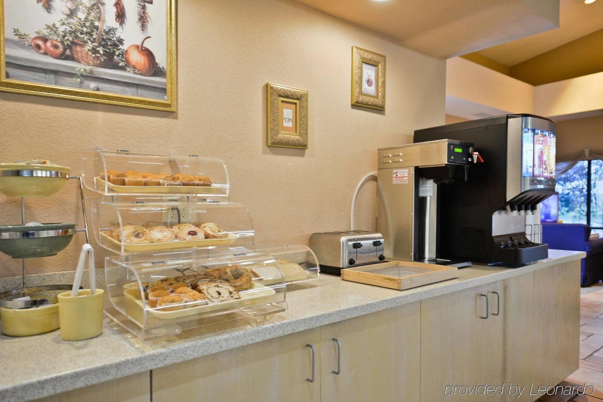 Red Roof Inn & Suites Austin East - Manor Extérieur photo
