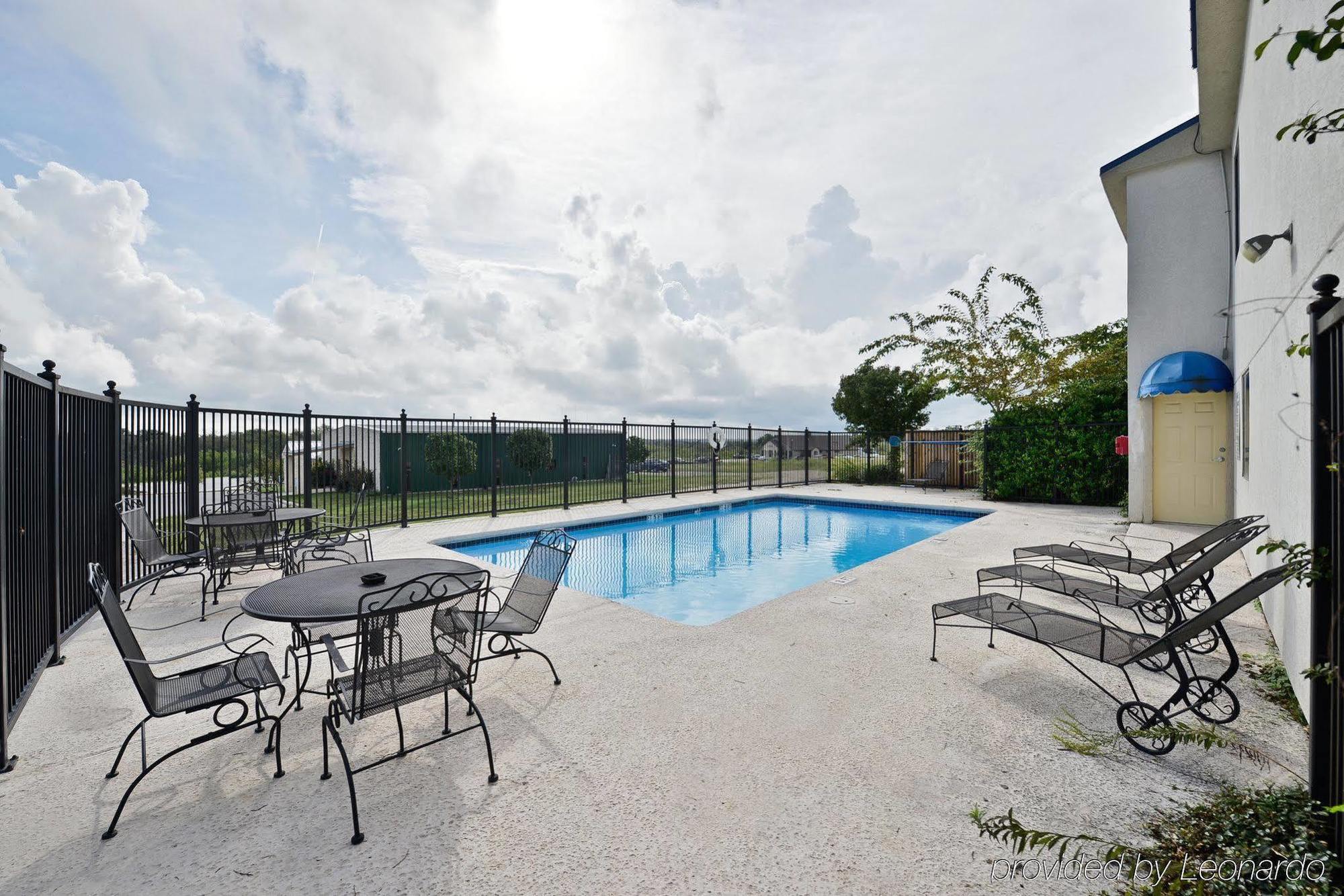 Red Roof Inn & Suites Austin East - Manor Facilités photo