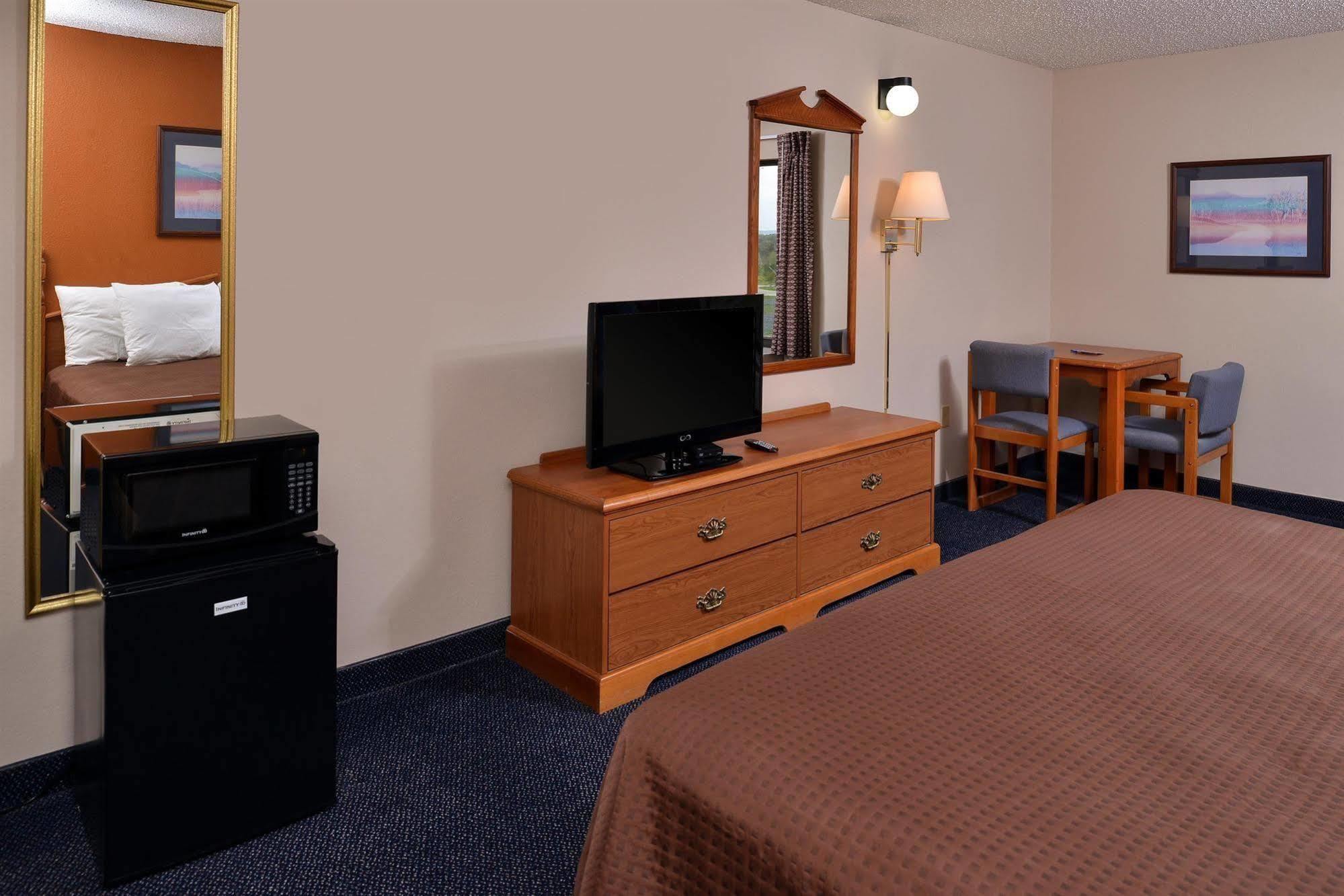 Red Roof Inn & Suites Austin East - Manor Extérieur photo
